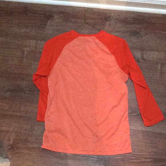 Orange crewneck thin top - Picture 2 of 3